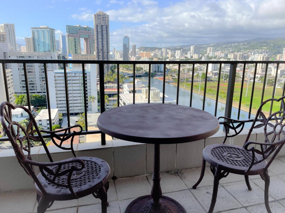 Charming Royal Garden Condo Honolulu Exterior photo