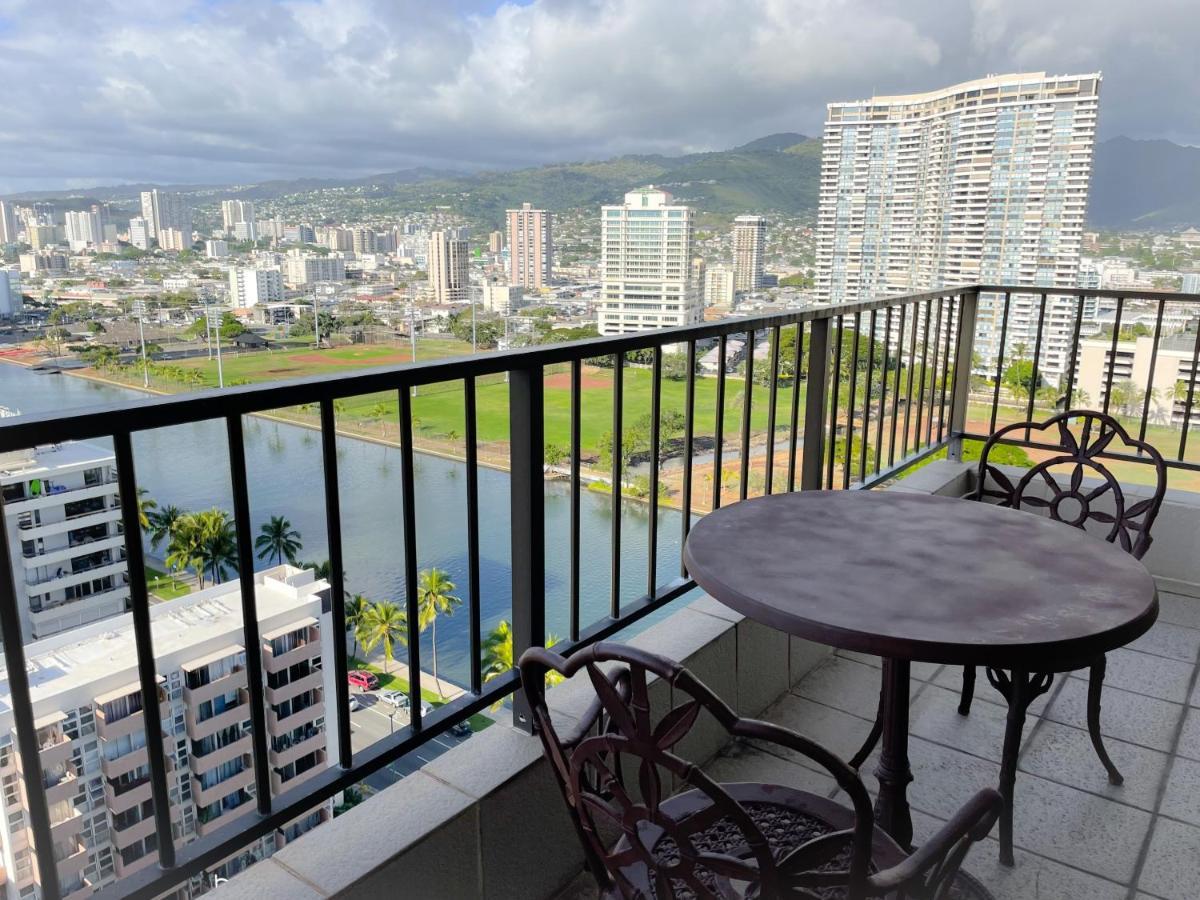 Charming Royal Garden Condo Honolulu Exterior photo